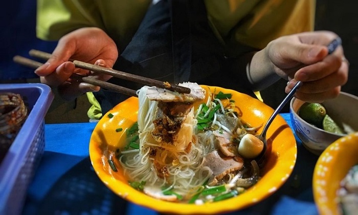 Khuya ăn gì ở Sài Gòn? Top món ngon ăn đêm không thể bỏ qua