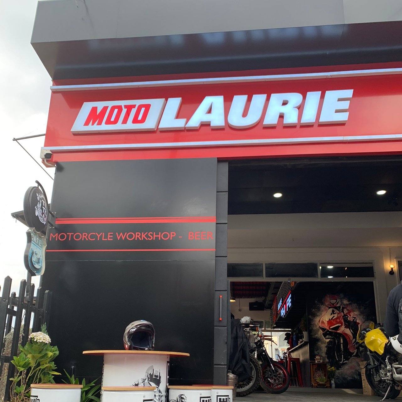 Moto Laurie Cafe & Bistro