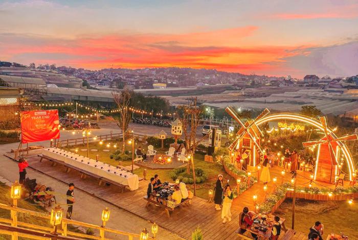 Tiệm gà Túk Túk