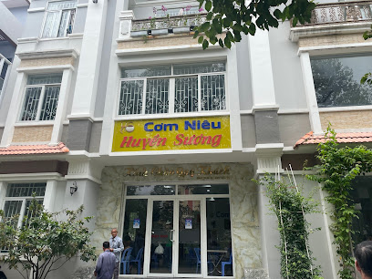 Quán Cơm Niêu Huyền Sương