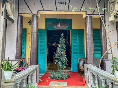 La-man Riverside Café