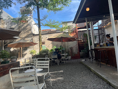 Tiệm Cafe Hai Lăm Tháng Một