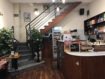 Tiệm cà phê Tiếng gió may