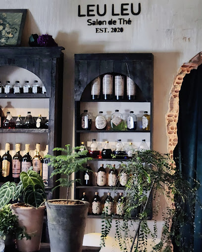 Tiệm trà lếu lều