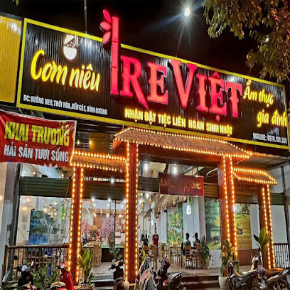 Cơm Niêu Tre Việt