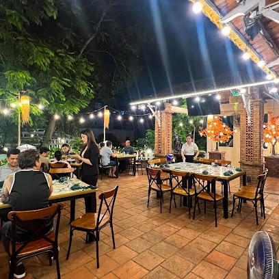 Nhà Hàng Sân Vườn 360