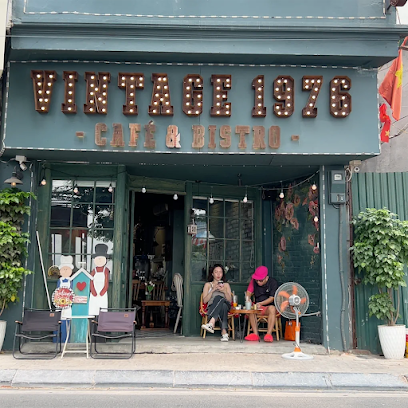 Vintage 1976 Cafe and Bistro
