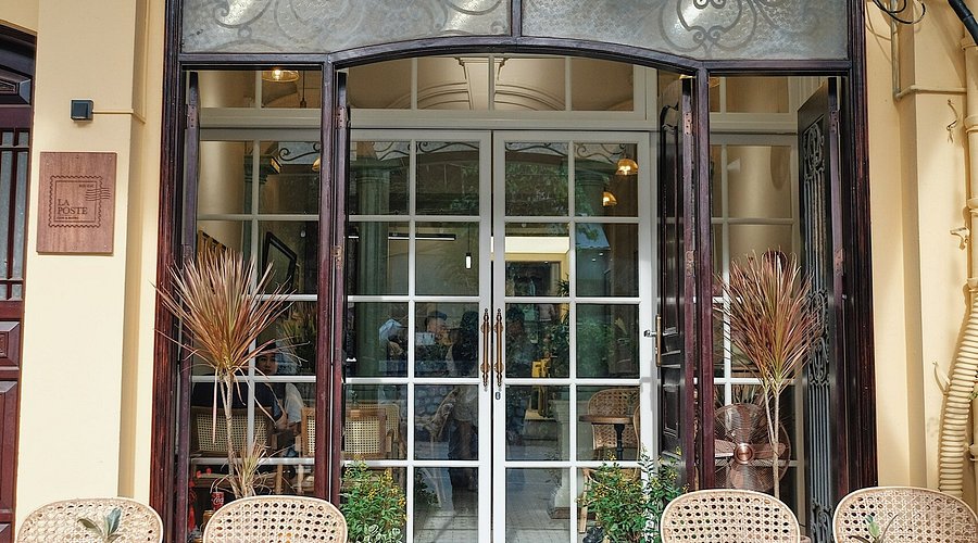 La Poste Cafe & Bistro